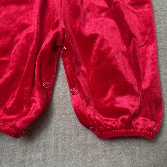 Vintage red velour romper with lace trim | 6-9 months - Picture 3 of 6